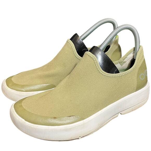 OOFOS OOmg Eezee Low Recovery Shoes Women's Size 9 Sage‎ Green Slip On Sneaker - Picture 1 of 7